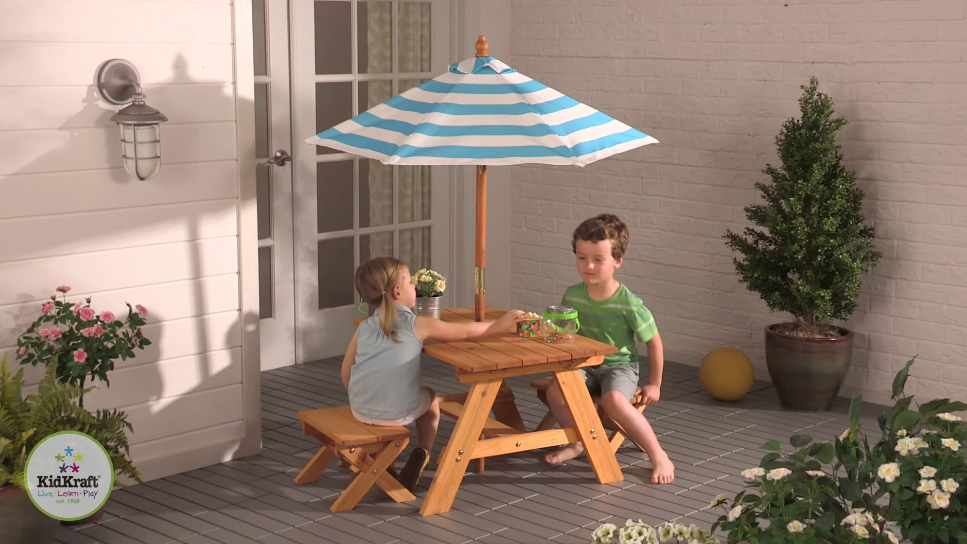 Outdoor Table with Benches and Umbrella 00506