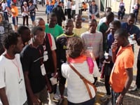 VICENZA – I PROFUGHI LAVORANO ALLE FESTE ROCK