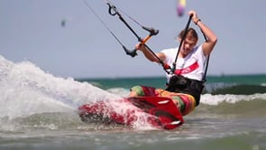 El Mundial De Kiteboard Júnior es disputa en aigües del golf