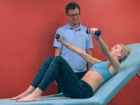 Übung 48c: Exzentrische Supraspinatusübung in 45°