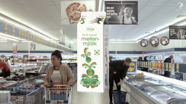 一人の文句に、国中の牛乳パックで答えたクマ / LIDL「BOSSE’S MILK」