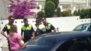 La Policia Local de l'Escala denuncia un home per deixar morir un gos dins el cotxe