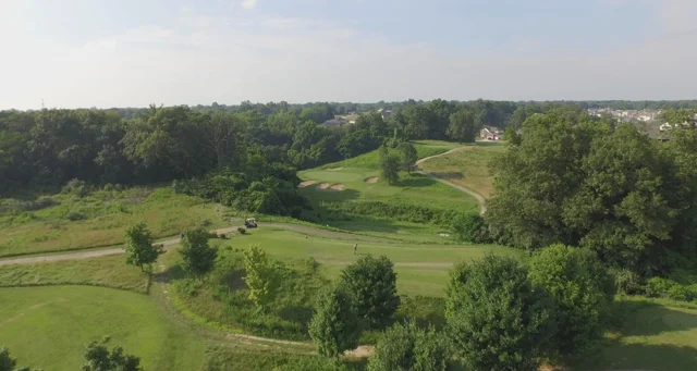 Far Oaks Hole 16 golfer