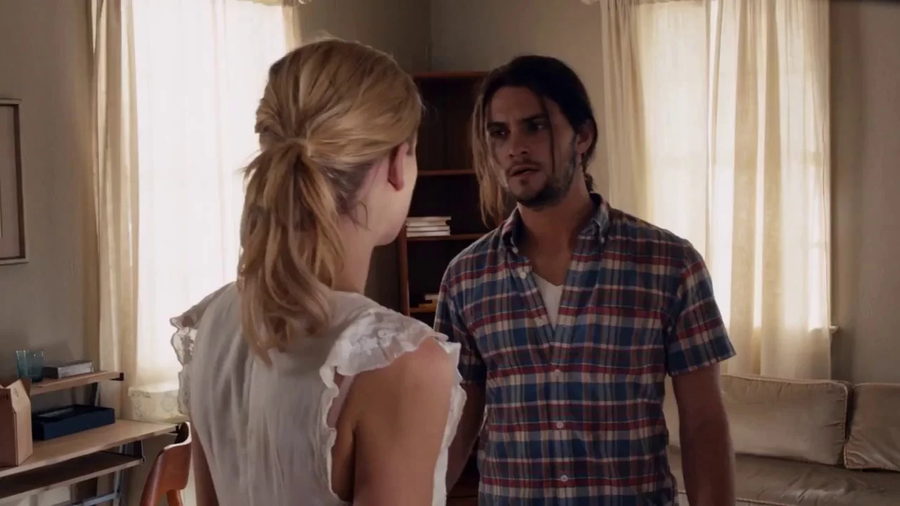 розамунд пайк фильм 2015. розамунд пайк вернуть отправителю. шайло фернандес и розамунд пайк. розамунд пайк вернуть отправителю. розамунд пайк фильм 2015.