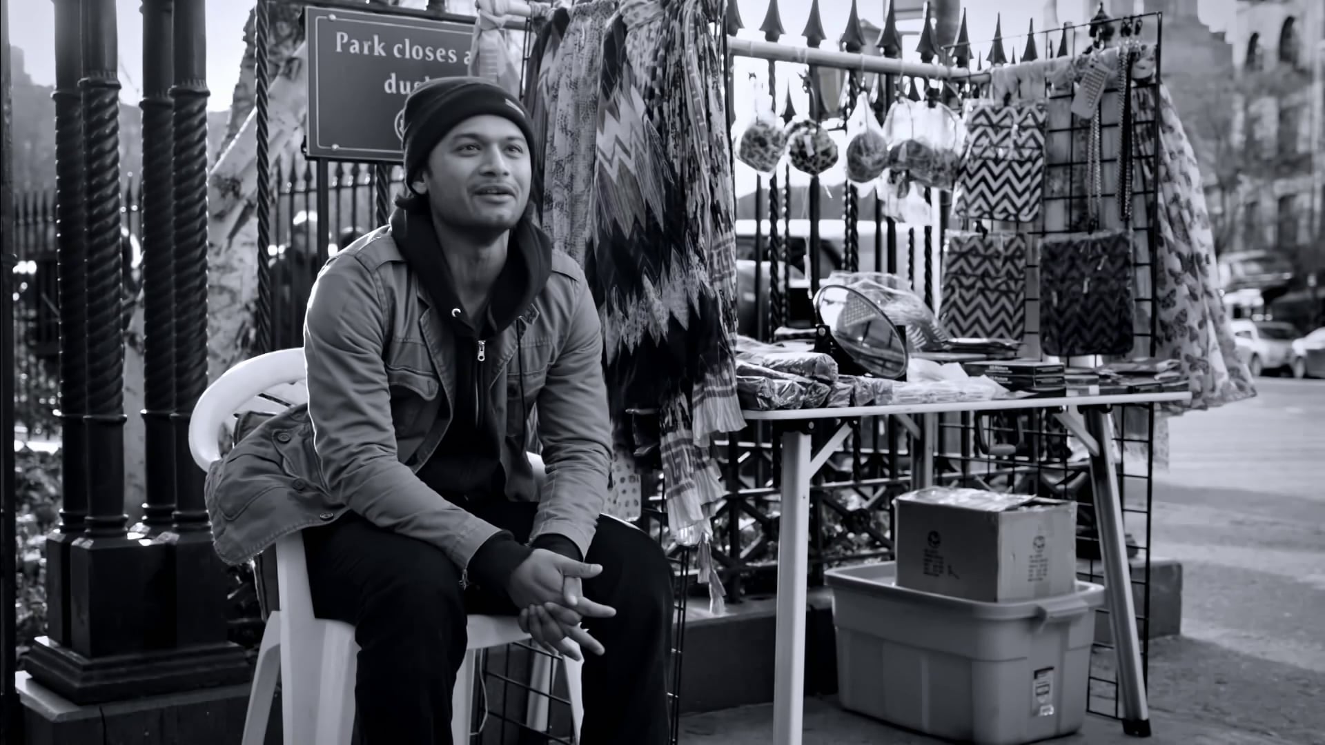 Louie S5 - TV15 "Street Vendor"