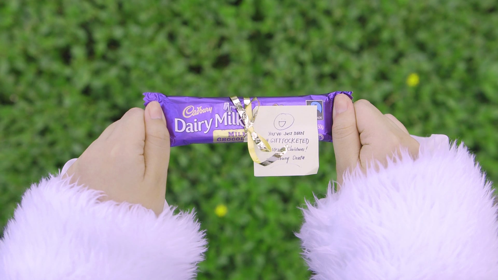 Cadbury Giftpocketing Guerrilla Stunt
