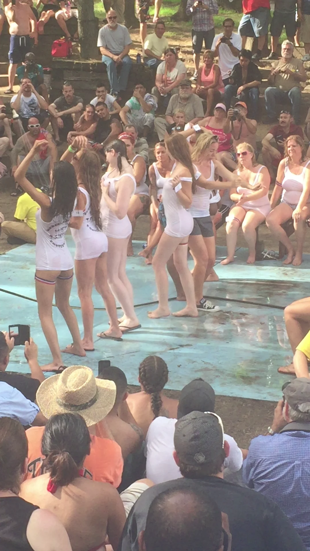 Baltic wet t shirt contest. Hard rock wet t shirt. Конкурс wet t-shirt. Wet shirt contest. Сиватор девушки.