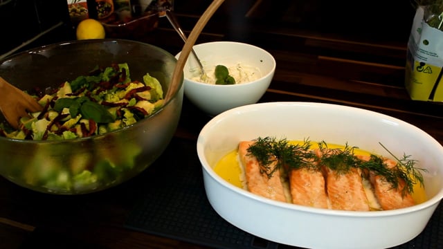 Laks med avokadaosalat og tsatsiki -Tid: 7:40 min