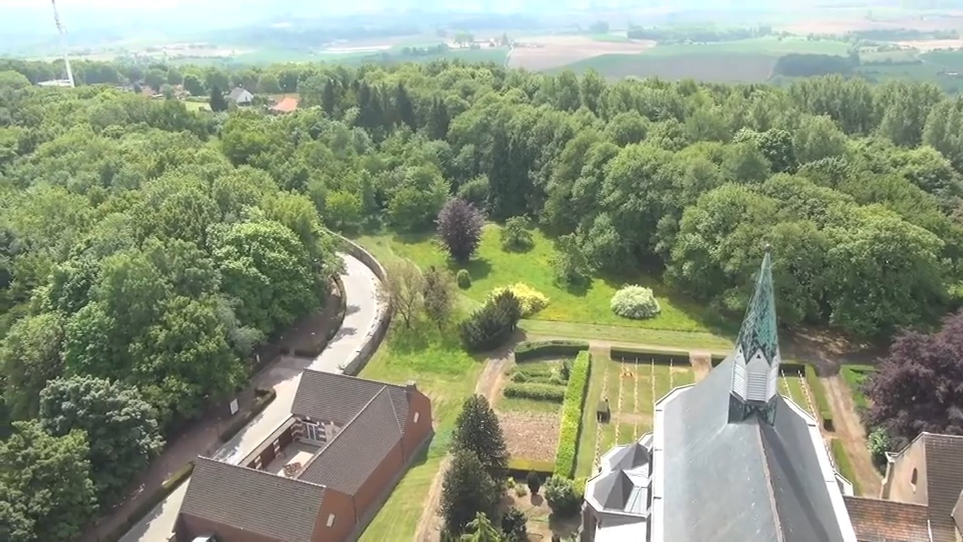 L'ABBAYE DU MONT DES CATS SURVOLEE EN DRONE