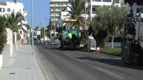 Obres de pavimentació a l'avinguda Riells