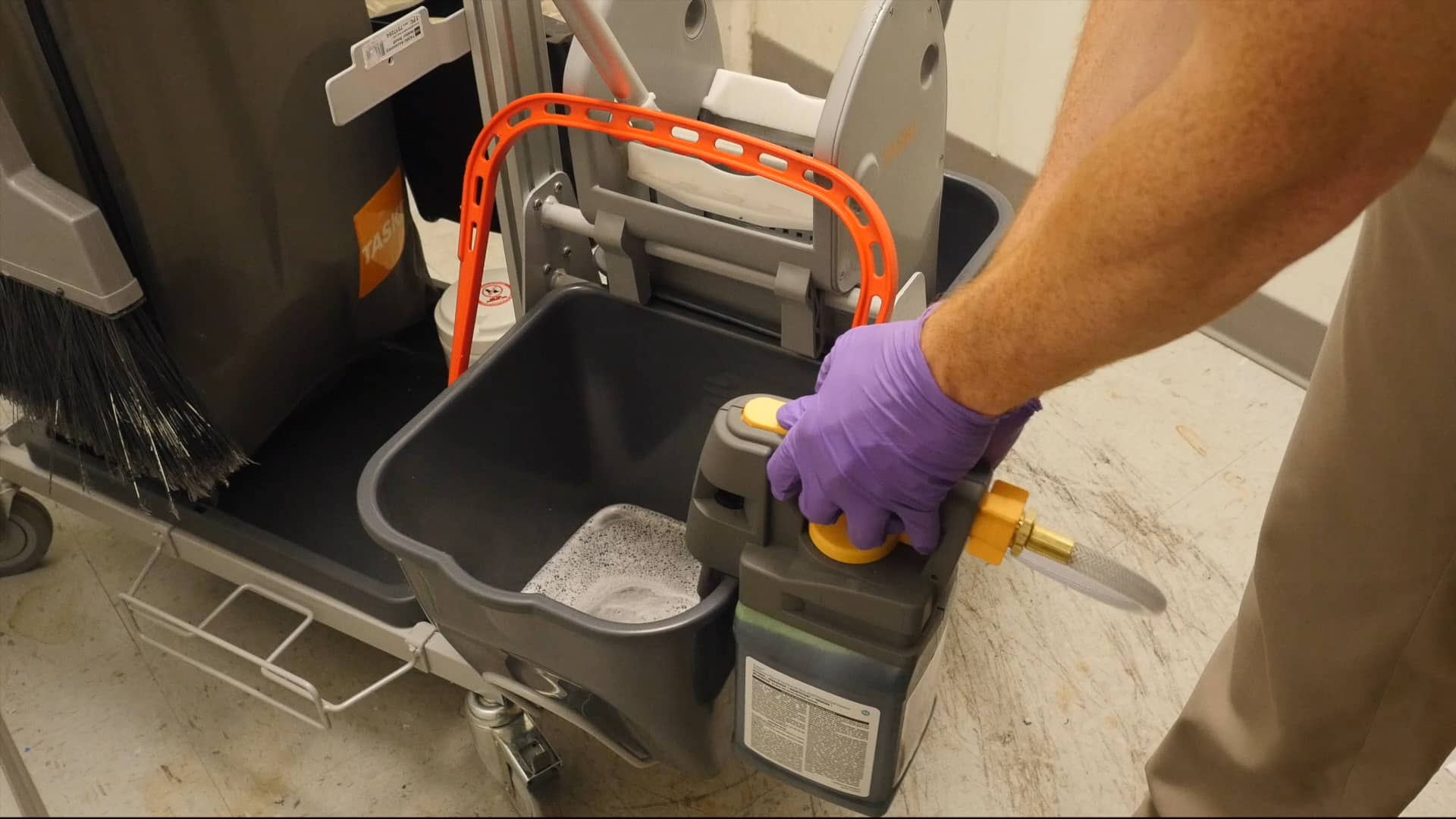 J Fill Portable Dispensing System Handheld Diversey Dispensing on