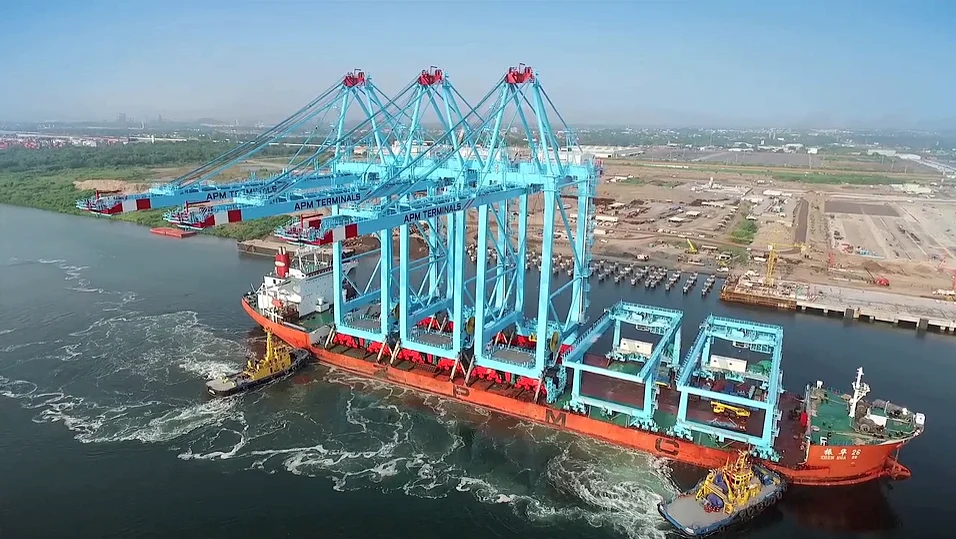 APM Terminals M xico. Arrival of the STS cranes to Lazaro Cardenas