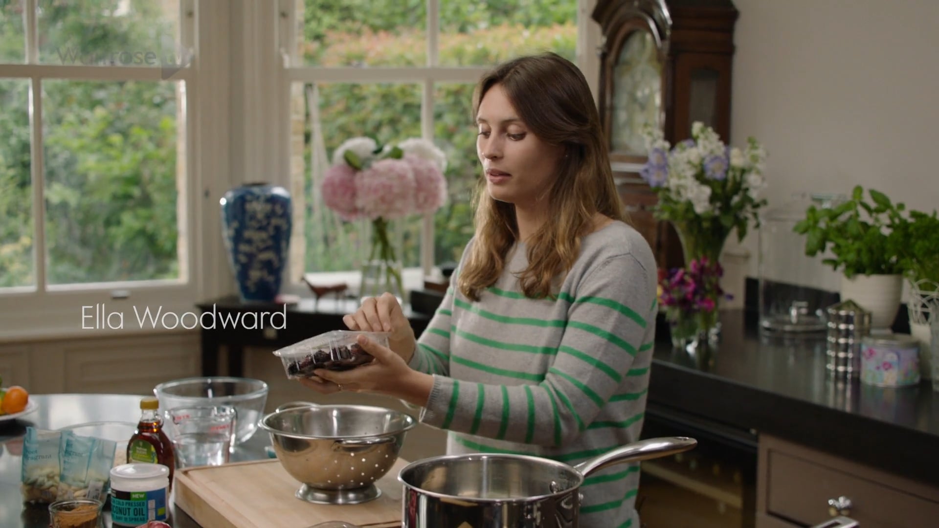 Ella Woodward - Apple and Blackberry Crumble