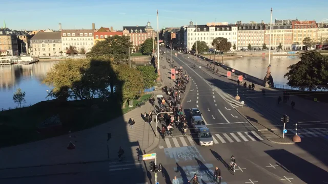 Este vídeo demuestra que en Holanda están a otro nivel aparcando bicis