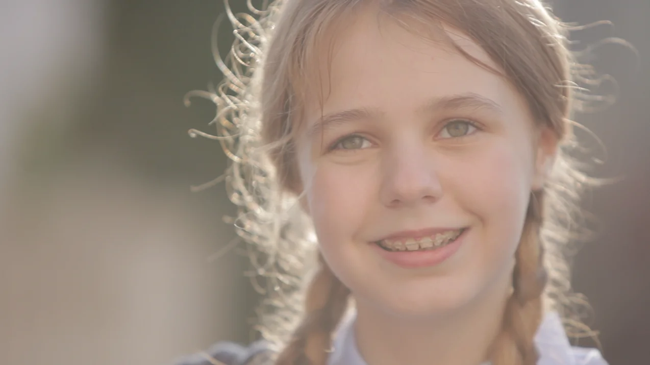 последний день детства. девочка плачет деревня. Pleurer des larmes d’enfance / childhood tears (2015) похожие фильмы. Childhood tears. 2015 hd.