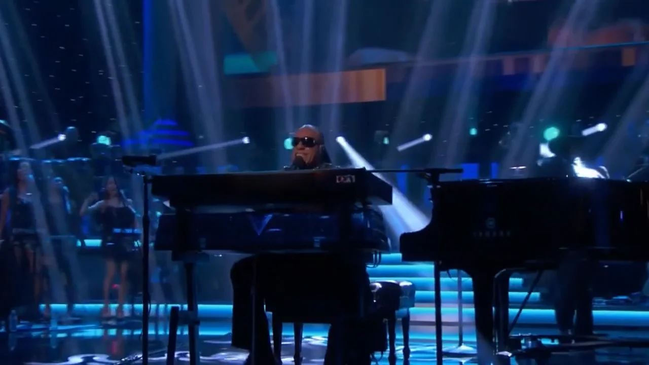Stevie Wonder plays Vintage Vibe Vibanet
