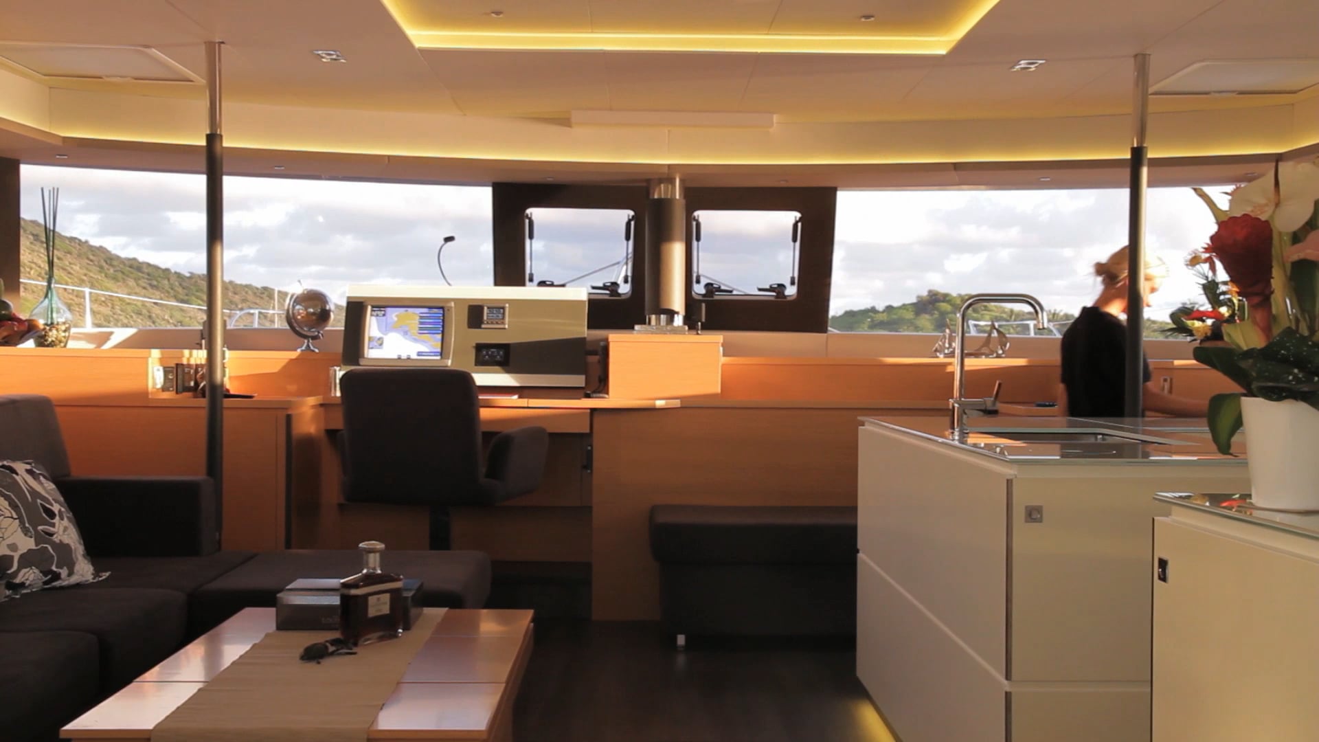 FOUNTAINE PAJOT VICTORIA 67 UK