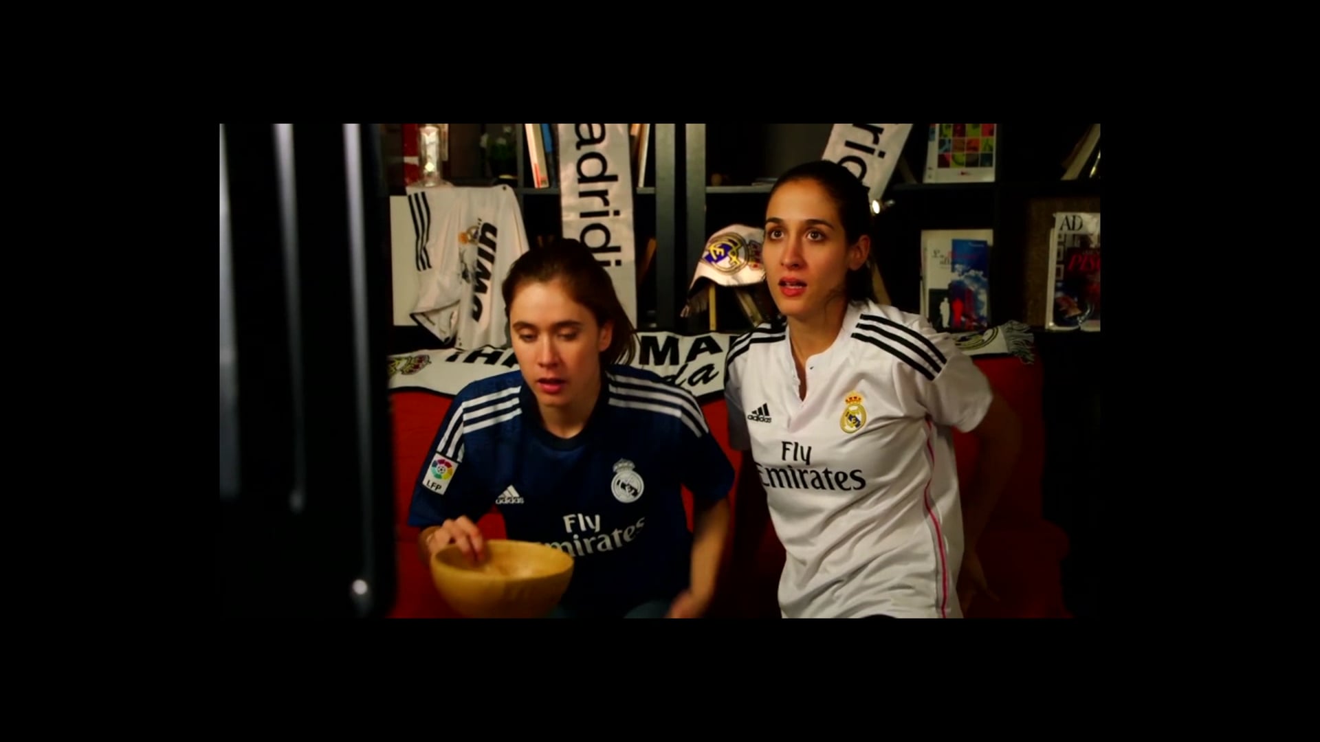 Escena comedia Marta Calabuig y María Zabala