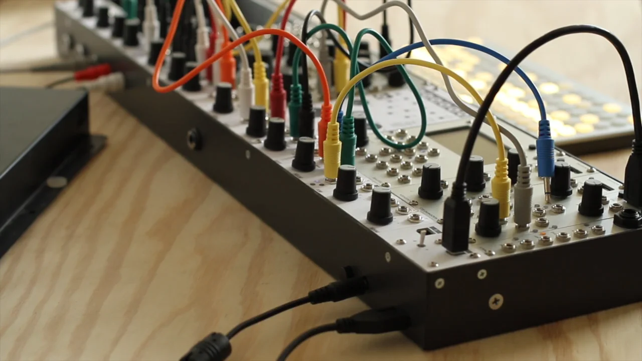 monome crow mannequins モジュラーシンセ Just Friends With Crow and Initenere - YouTube