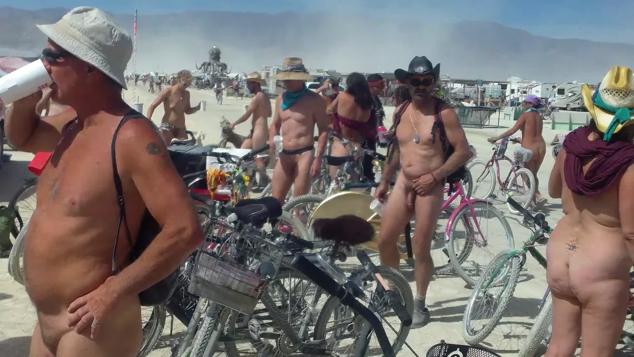 Burning Man 2015: Naked Bike Ride & Pub Crawl (NSFW)