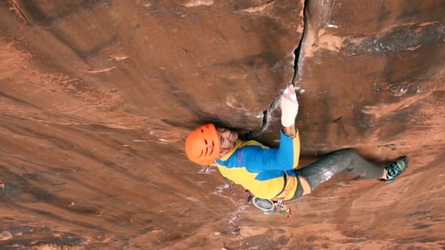 Jean-Pierre Ouellet en la clásica fisura de dedos: The Joker (5.12+), Moab, UT