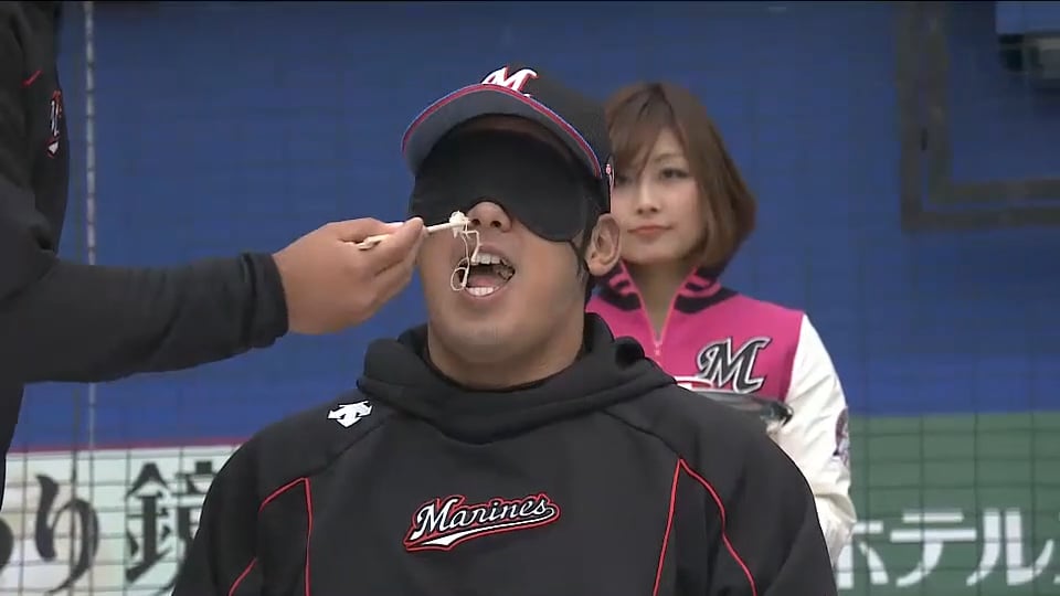 【マリーンズ・スーパーマリンフェスタ】球場名物の味を格付け 間違えられない井上と中村 正解者は･･･ 2015/11/22