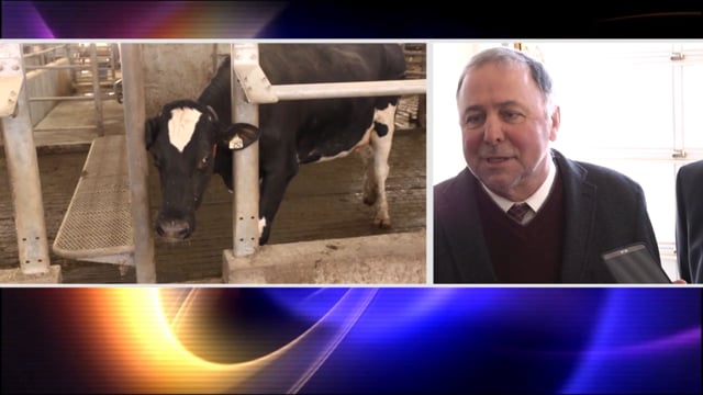 Reportage : Visite du ministre Pierre Paradis &agrave; la Ferme Camporet (Zone 30 novembre 2015 p.02)