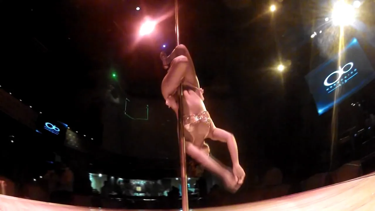 Chica Sexy Bailando en Table Dance Obsession (GoPro Hero 2) on Vimeo