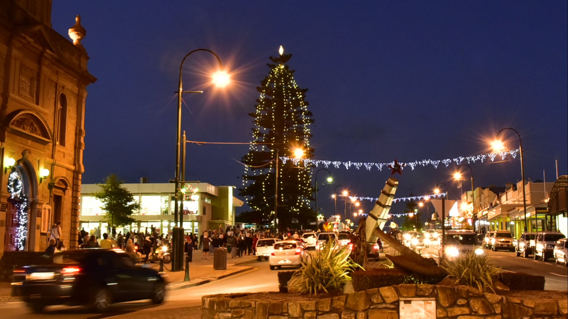 Christmas lights up Albany