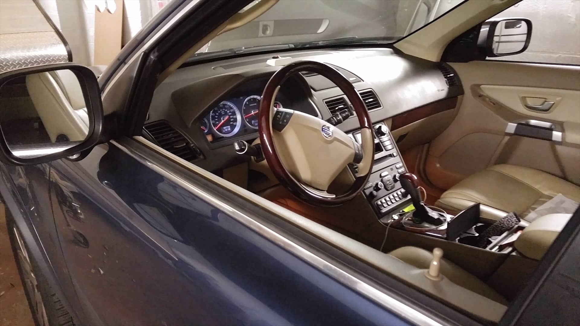 2013 Volvo XC90 Remote starter on Vimeo