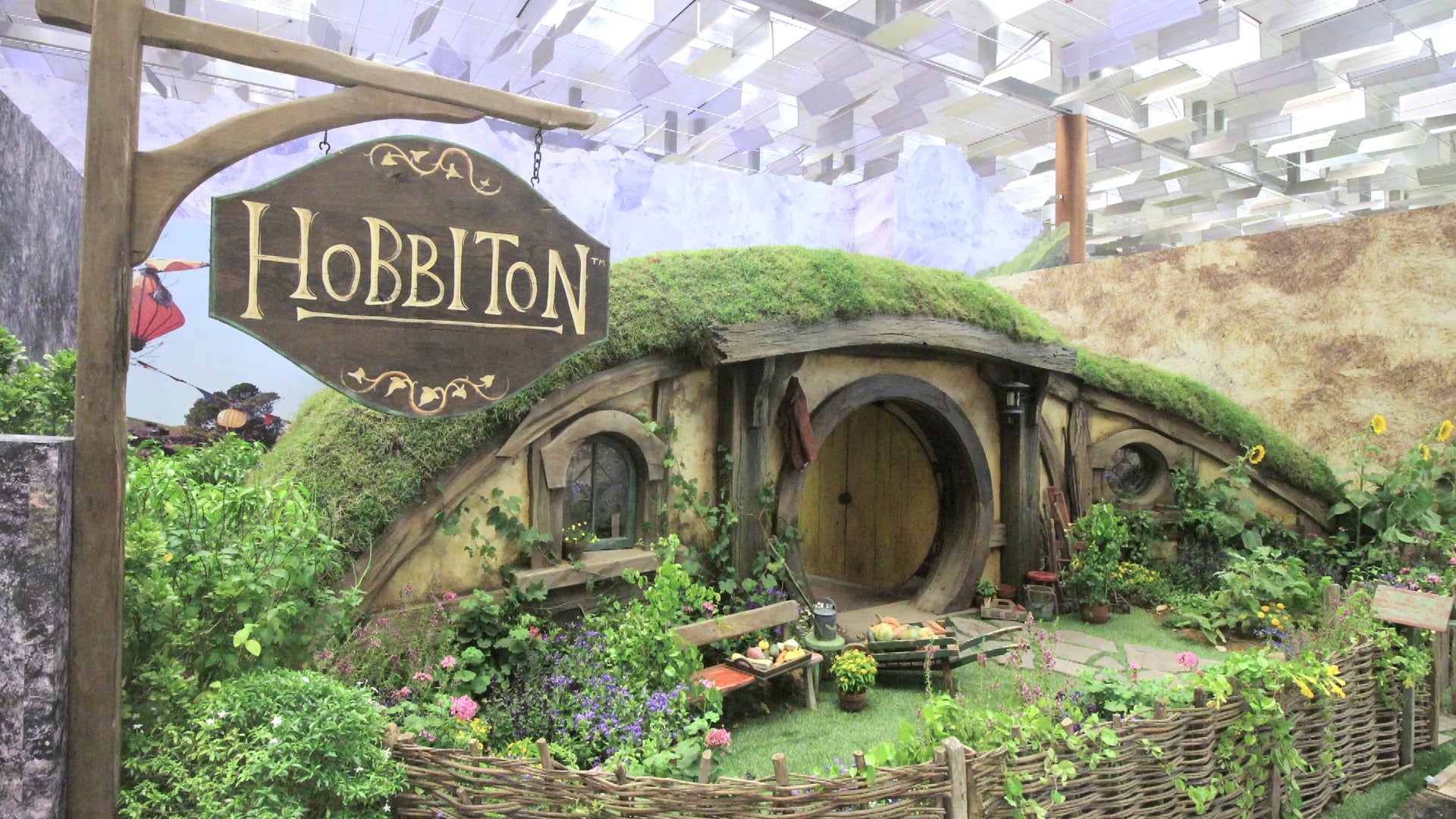 Hobbiton Construction Time-lapse @ Changi Airport