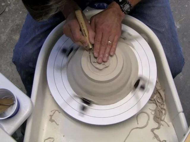 automatic centering ceramic pottery clay trimming