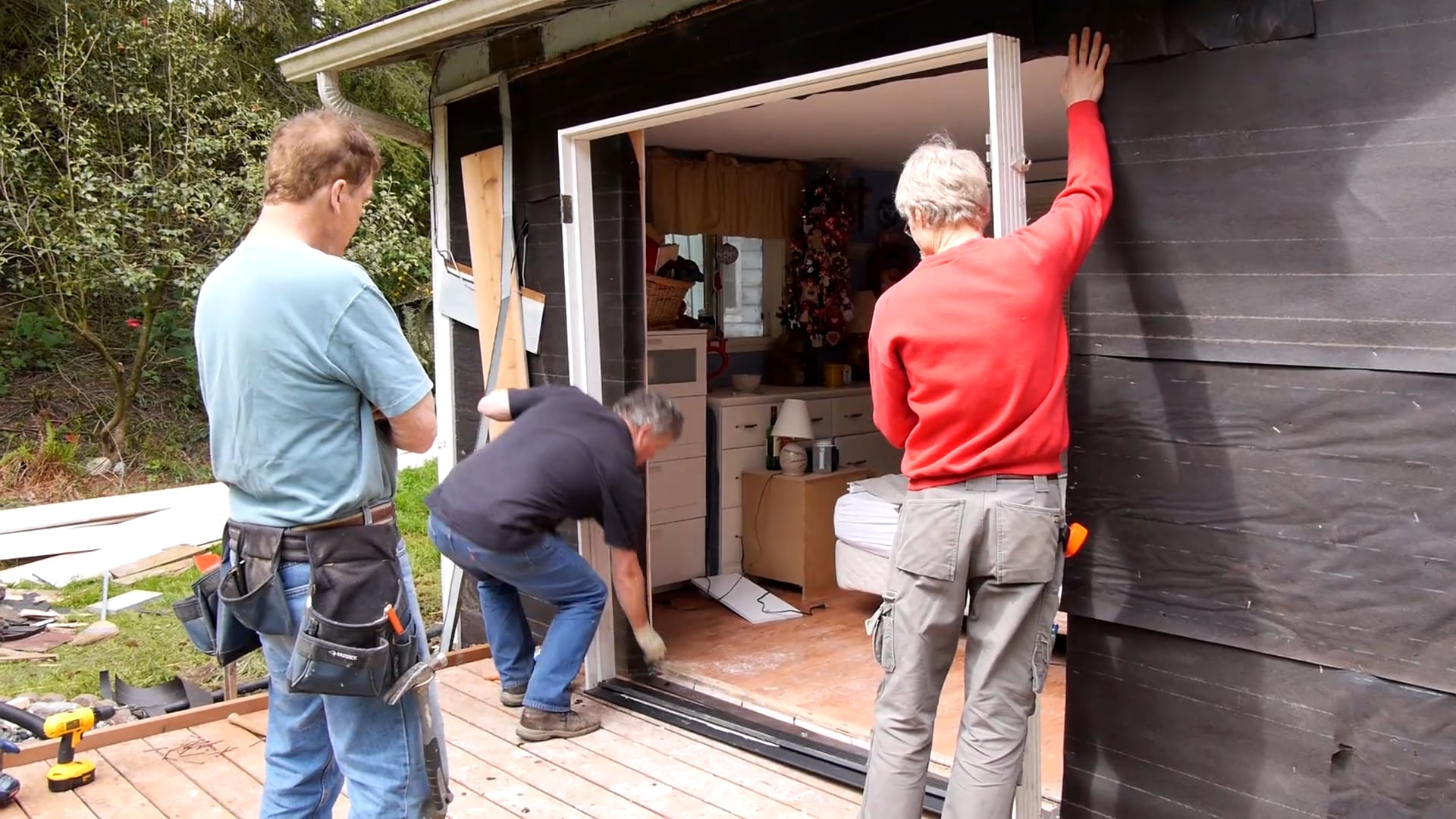Hearts and Hammers: Neighbors helping neighbors (over 400 volunteers each year) on Whidbey Island WA since 1994.