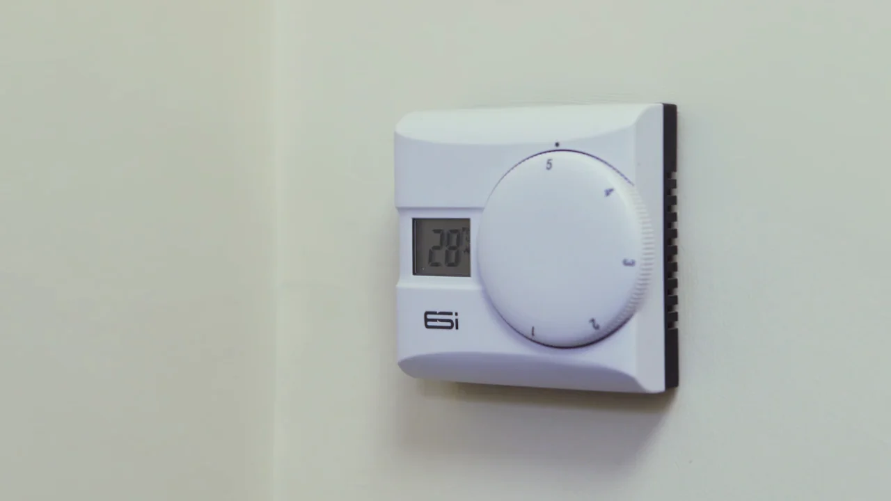 Introduction to your digital heating room thermostats on Vimeo