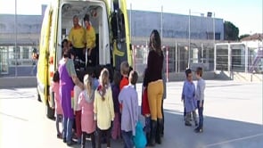 Els nens de P4 coneixen l'ambulància del SEM