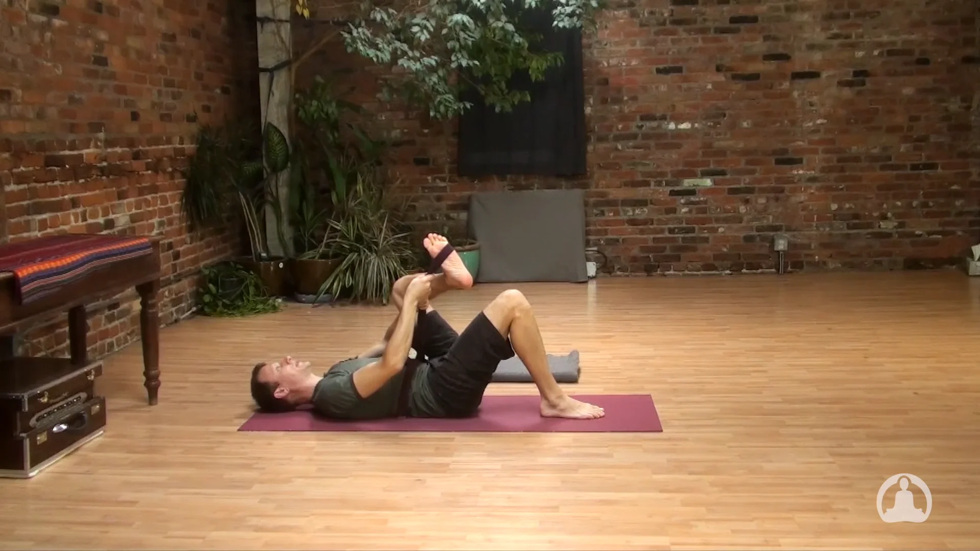 Yoga For Sciatica - Yoga With Adriene - video Dailymotion