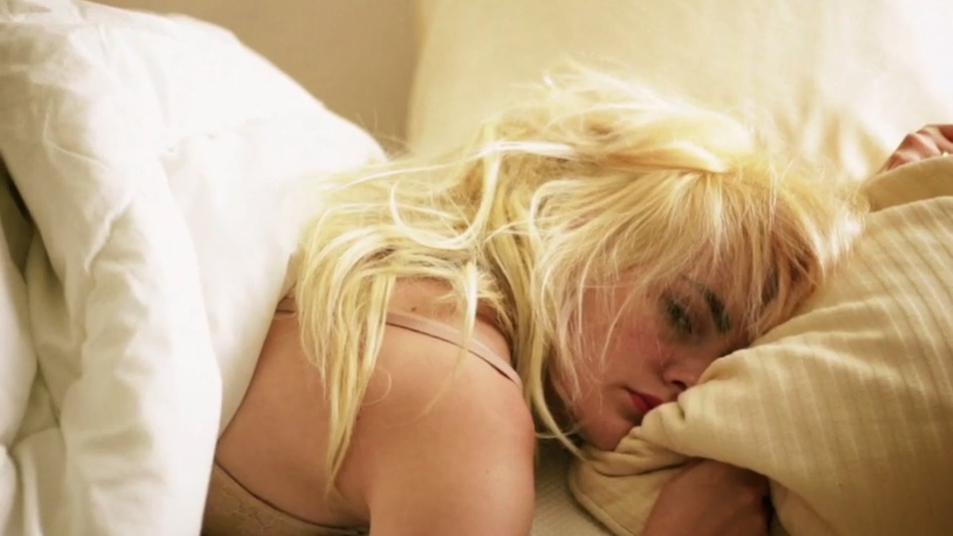 Music video "Pendant que les champs brûlent"