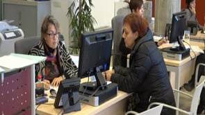 La PAH col·lapsa l'OAC de l'Ajuntament de l'Escala