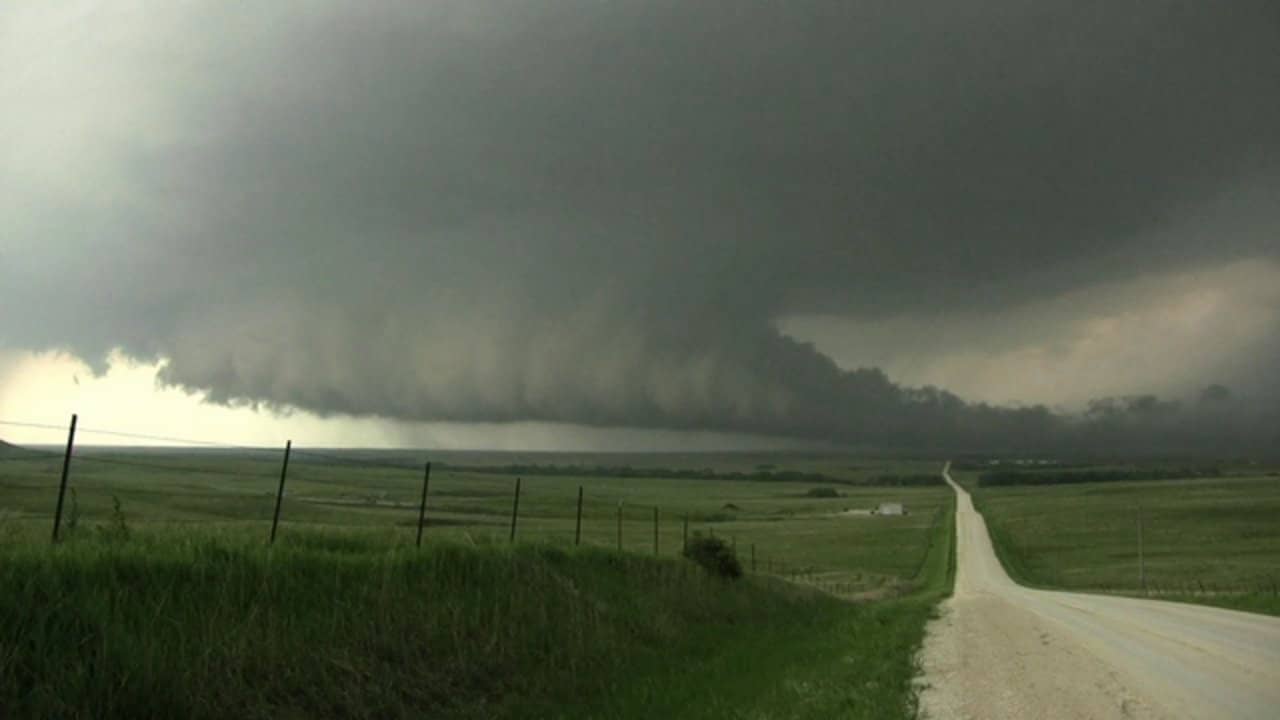 5/29/2008 Wall cloud formation near Osborne, KS on Vimeo