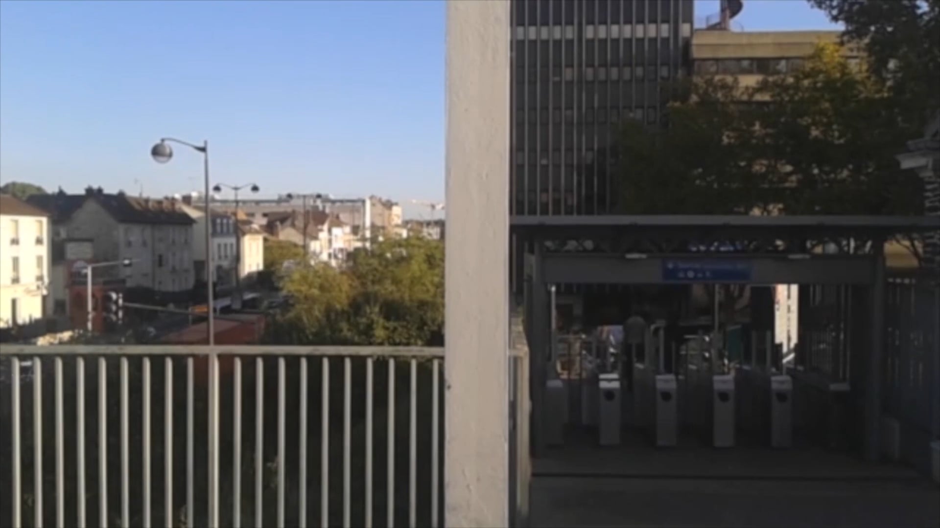 Ici (bords de quai)