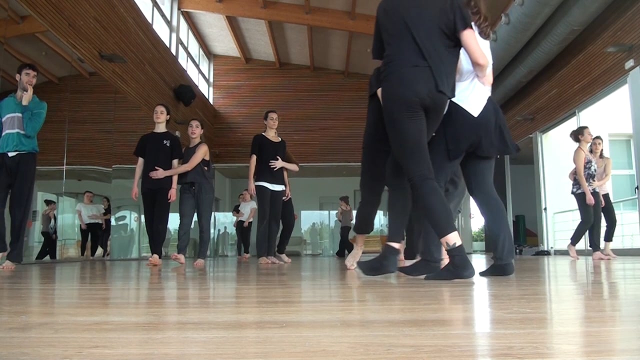 Construir a través de la danza. Intensivo con Pau Arán