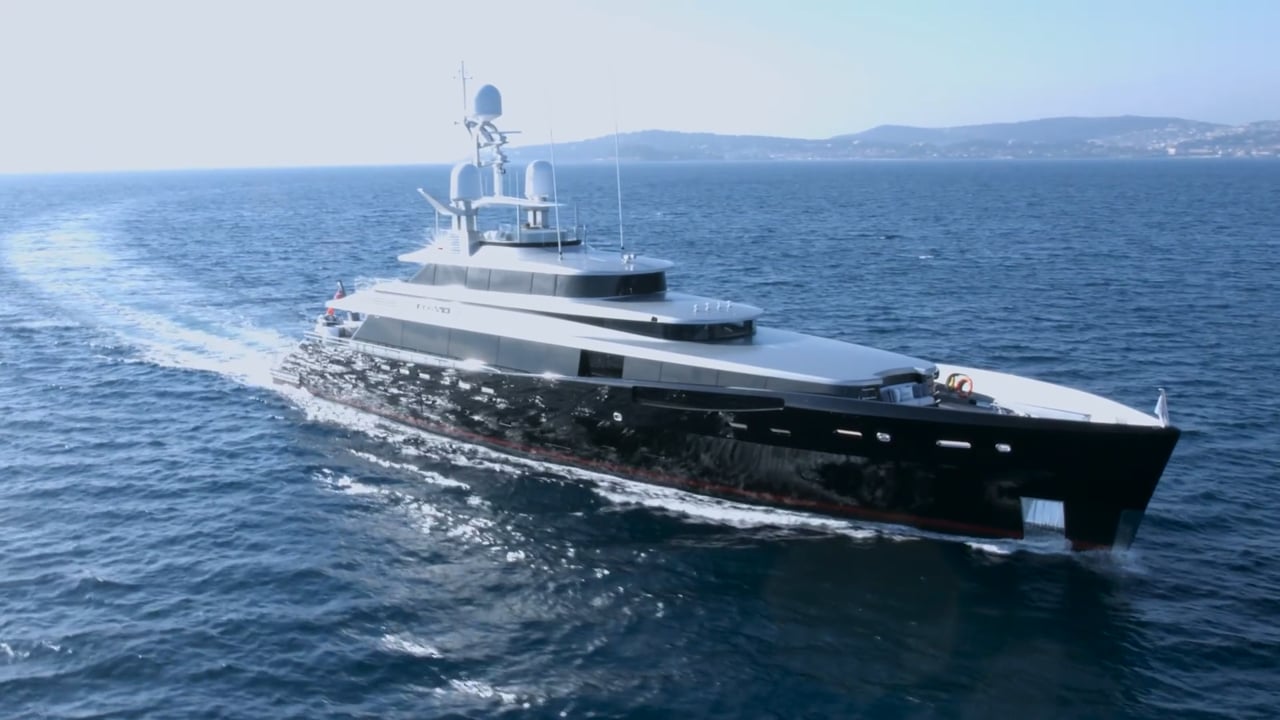 kiss yacht feadship owner