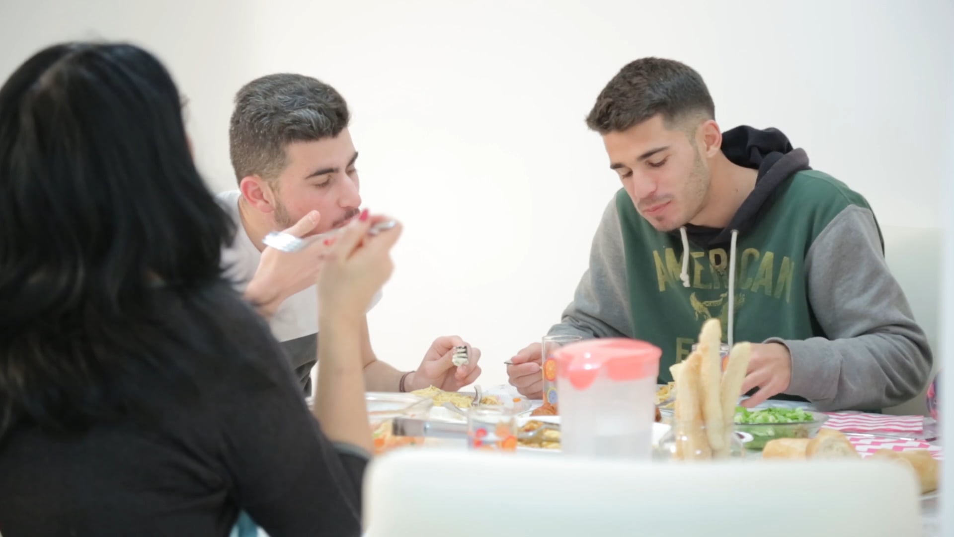 שולחן משפחתי (אסם) - פרק 2