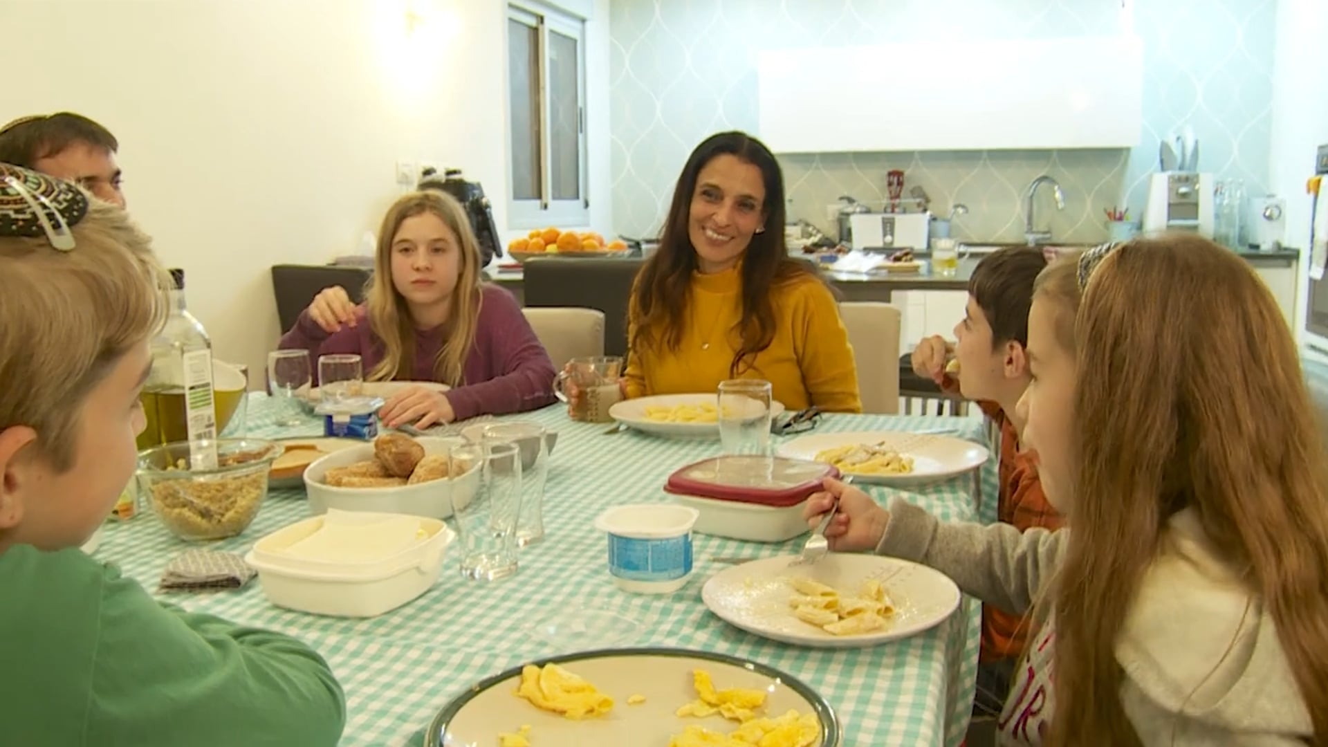 שולחן משפחתי (אסם) - פרק 3