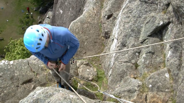 Trad Climbing for Beginners - 13 - Equalising anchors and abseiling