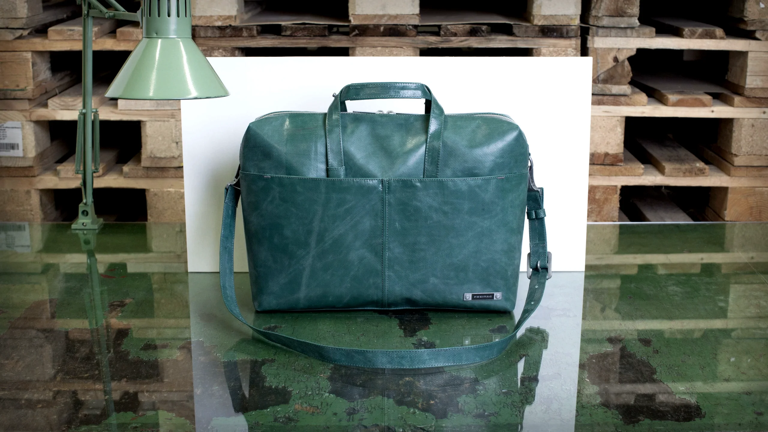 【美品】FREITAG reference R523 HOFFMANN　グリーン FREITAG - R523 HOFFMANN | Videos & Movies on Vimeo