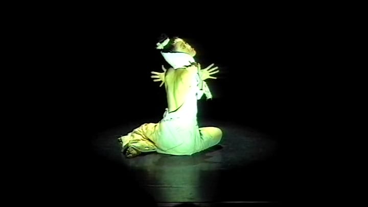 tatoeba-Théâtre danse Grotesque 