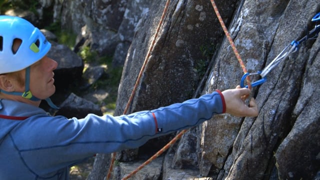 Trad Climbing for Beginners - 15 Tips for constructing anchors