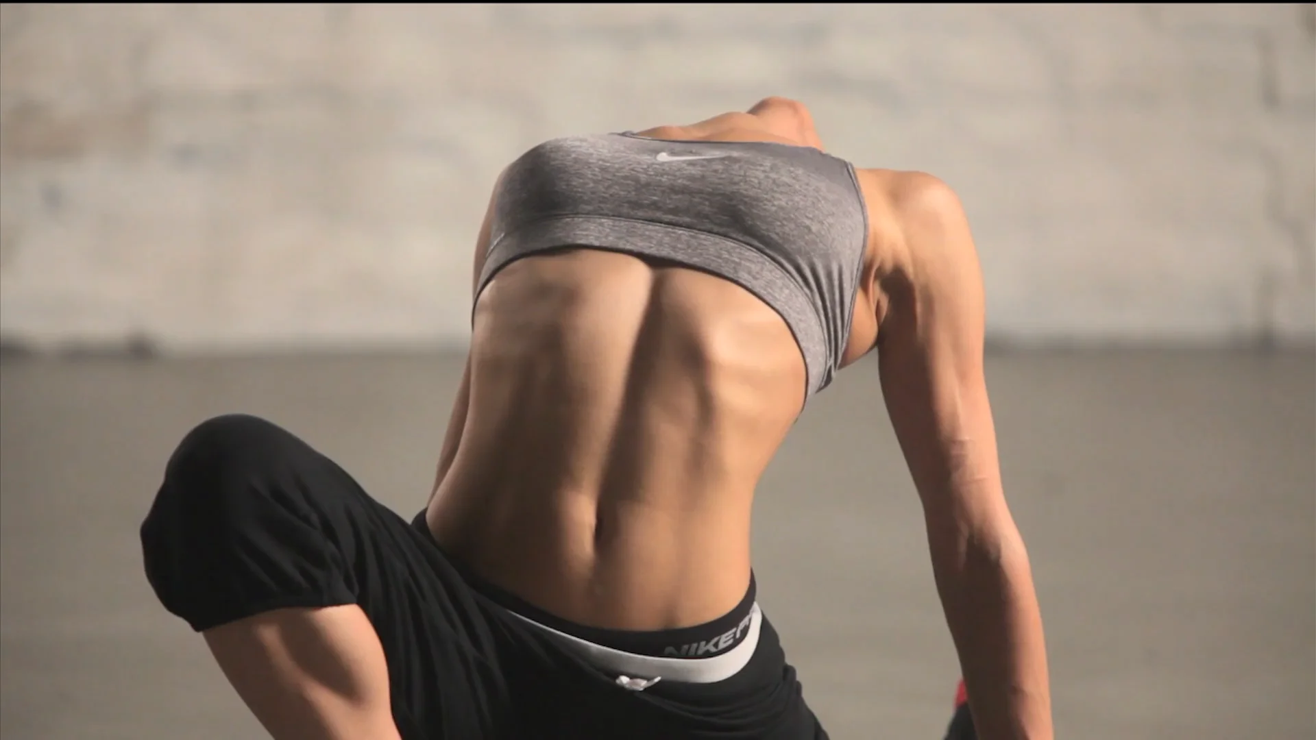 София бутелла фото в купальнике NIKE Sofia Boutella