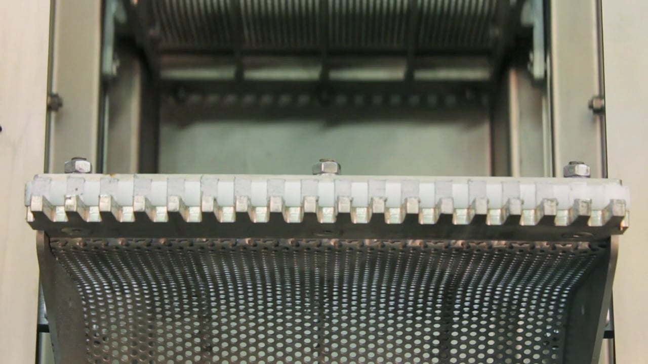 SCREENMASTER CS Bar Screen In Action